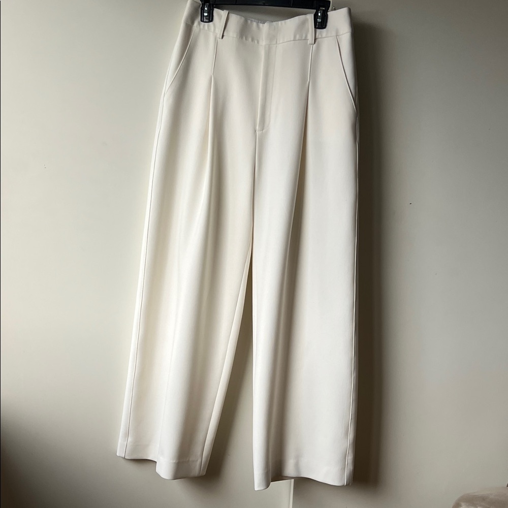 Smythe Women's Ivory Suit- like new - Picture 9 of 15